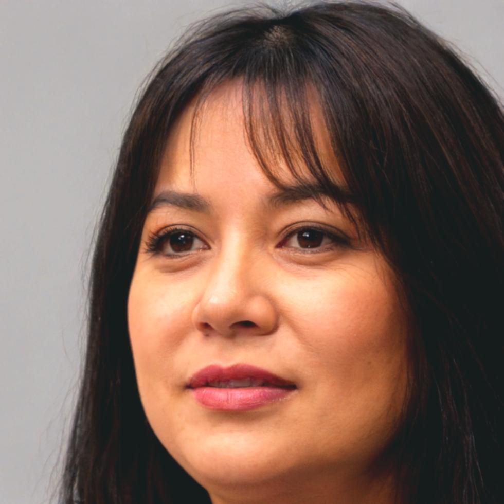 Dr. Sarah Weber, Leitende Finanzanalystin